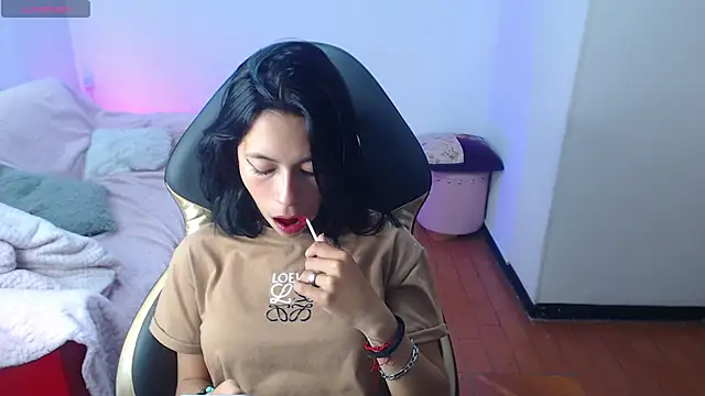 Kittie_nala_'s cam snapshot