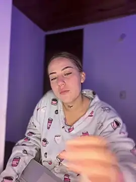 Hillary_Well's cam snapshot