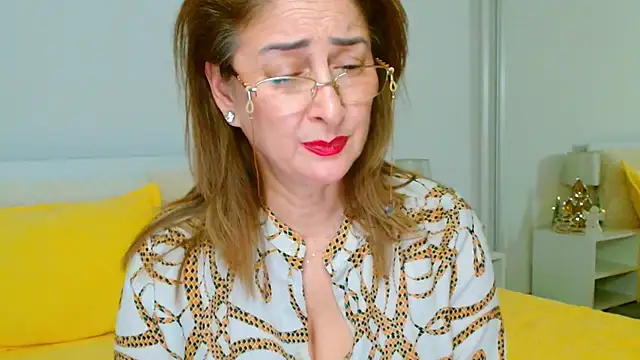 Tyana40 live sex cam