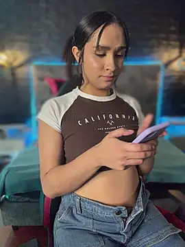 Isabella-Teen live sex cam