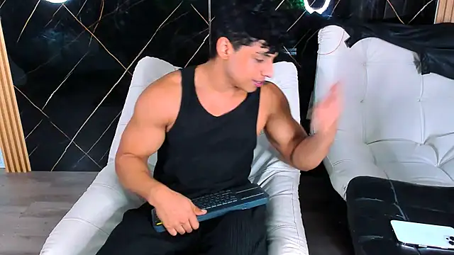 Owen_Muzcle live sex cam