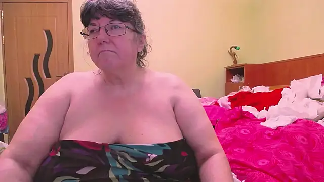 HugeTits live sex cam