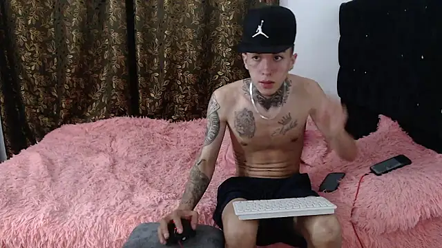 Kitty_and_jake's cam snapshot