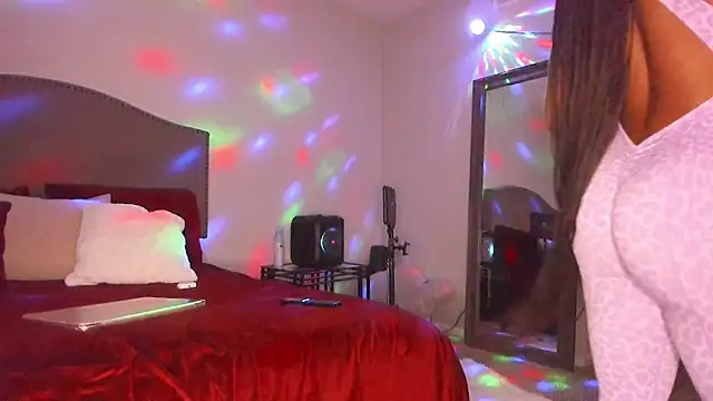 yiauana live sex cam