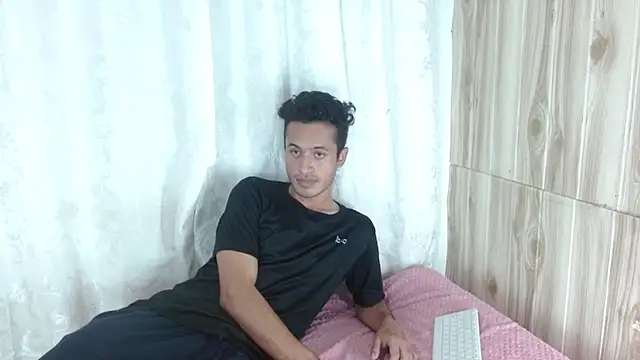 n4ughty_friends's cam snapshot