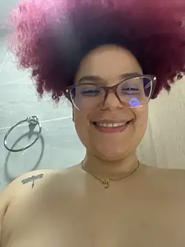 Leyah__ live sex cam