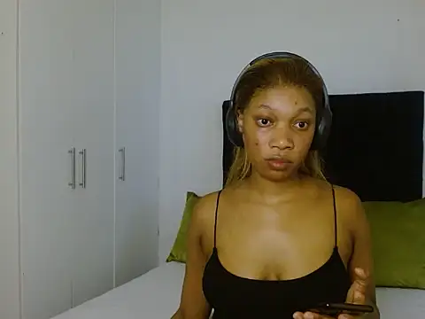 LustyBerry's cam snapshot