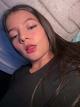EmmiiGlow live sex cam