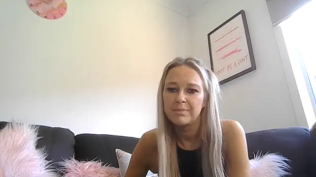 Imyourgoodgirl69xo live sex cam