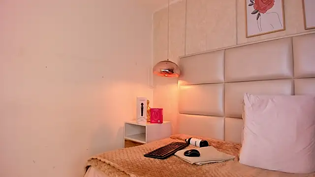 Aily_Yozuko live sex cam