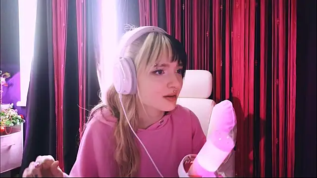 Avi_Nile's cam snapshot