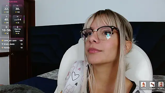 peyton_golden1's cam snapshot