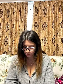 NadiraNoor live sex cam