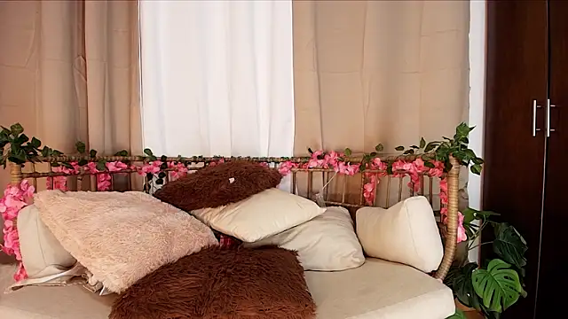 Amy-Skinny live sex cam