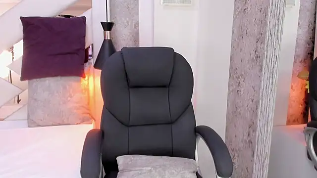 Megan-8 live sex cam