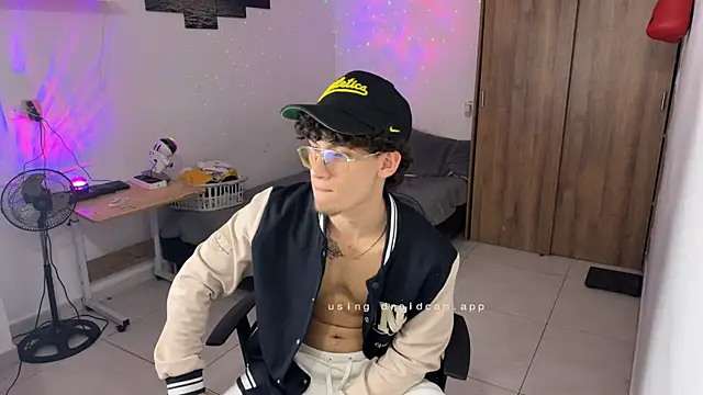 Kisan_Smith live sex cam