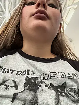 VineraSweet's cam snapshot