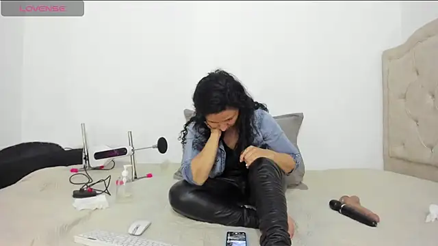 milfnewmf's cam snapshot