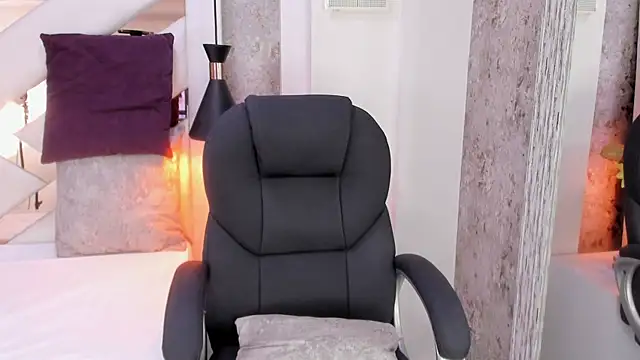 Megan-8's cam snapshot