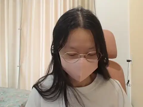 Lil-Cherries live sex cam