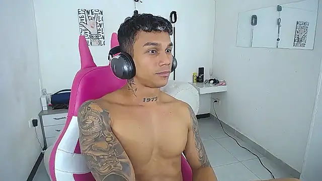 Leonard_Price live sex cam