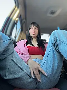 JulliaVegas live sex cam