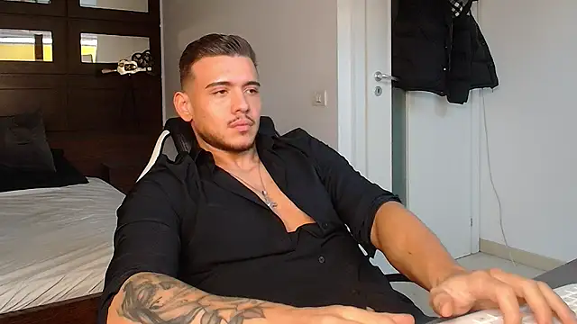 ElijahThorne live sex cam