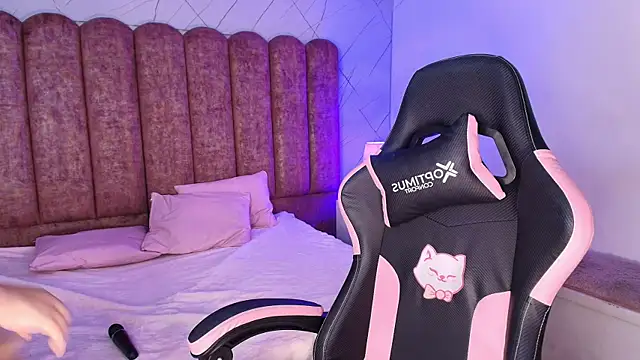 Fluffy_Bubble21's cam snapshot