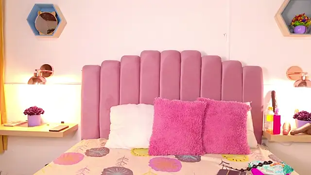 katiamoree's cam snapshot