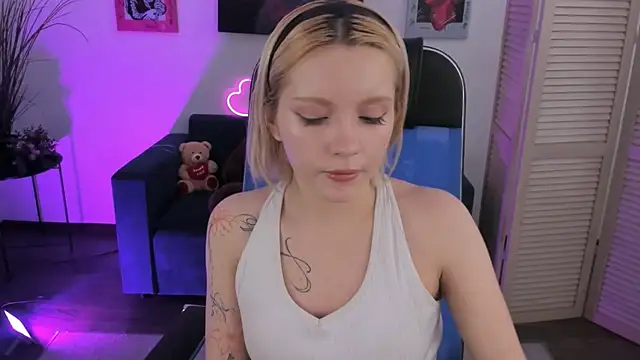 AuroraWrenfield's cam snapshot