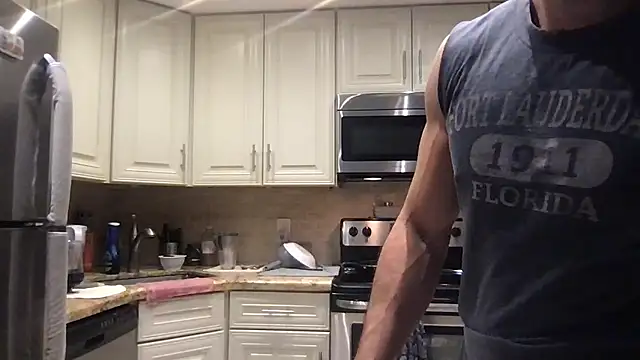 BigGuyMuscle live sex cam