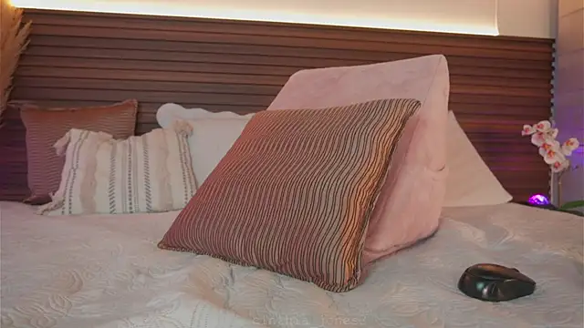 cinthia_jones2's cam snapshot