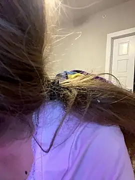 AwkwardJasminee live sex cam