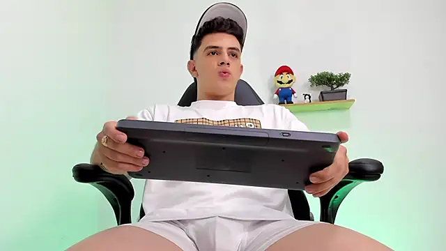 Mikecooper live sex cam