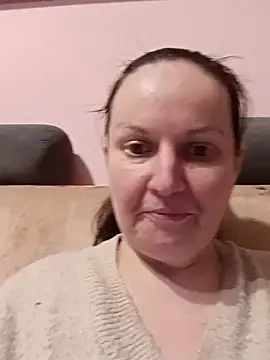 BustyLadyAlma live sex cam