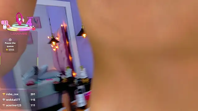 Beautifulskinny18 live sex cam