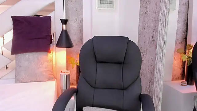 Megan-8's cam snapshot