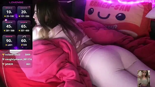 Blondiewithanass live sex cam