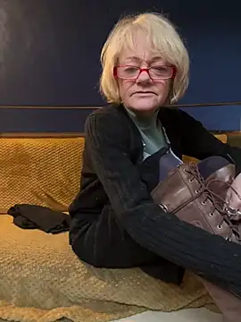 ladyboatlady's cam snapshot