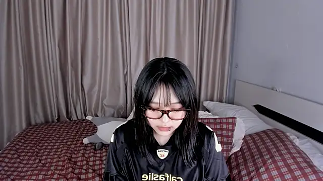 hee_young11's cam snapshot