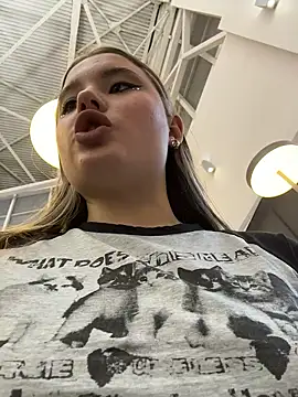 VineraSweet's cam snapshot