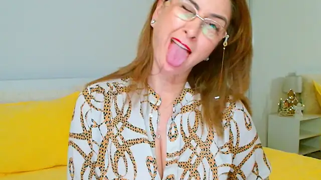 Tyana40 live sex cam