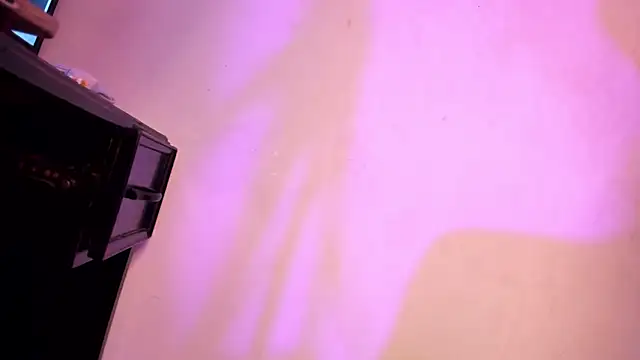 Roxxane_Bms's cam snapshot