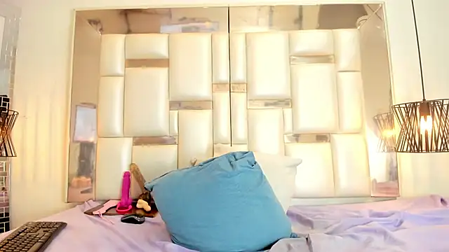 CynthiaGale's cam snapshot