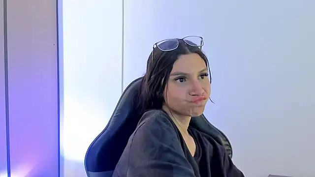 cloee20_'s cam snapshot