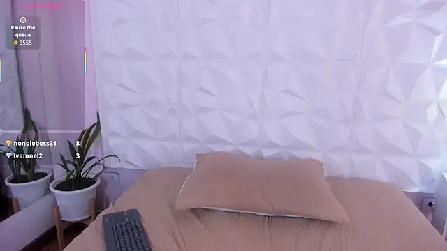 HannahToons's cam snapshot