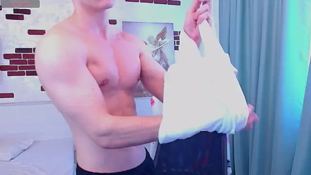 BradyFlint live sex cam