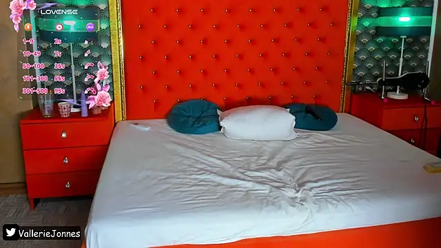 VallerieJones live sex cam