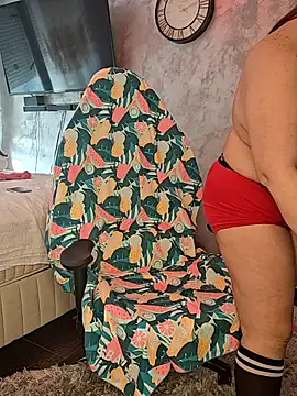 AvaDivaMilf live sex cam