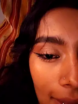 Naomism-- live sex cam